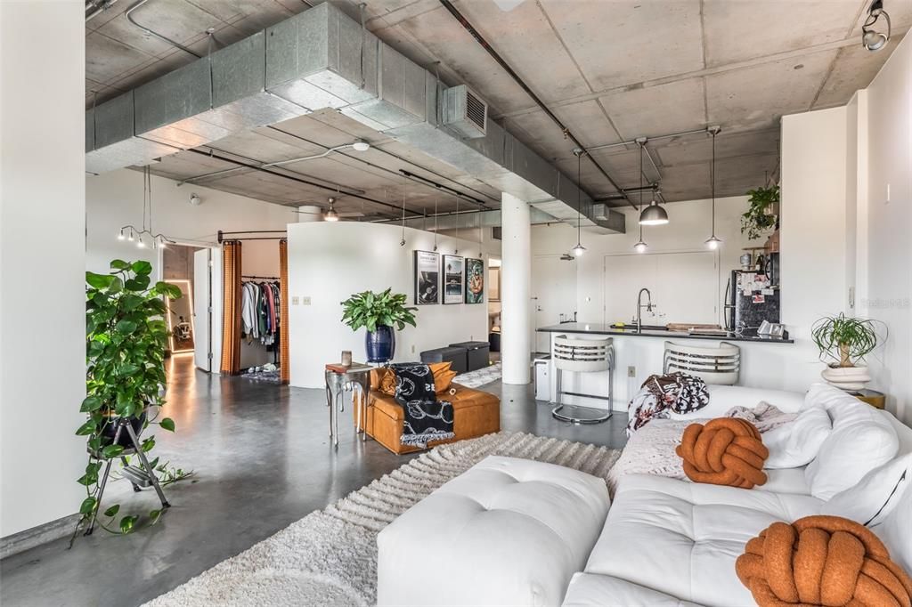 For Sale: $345,000 (2 beds, 2 baths, 1355 Square Feet)