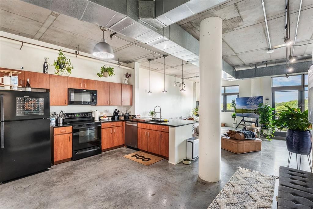 For Sale: $345,000 (2 beds, 2 baths, 1355 Square Feet)