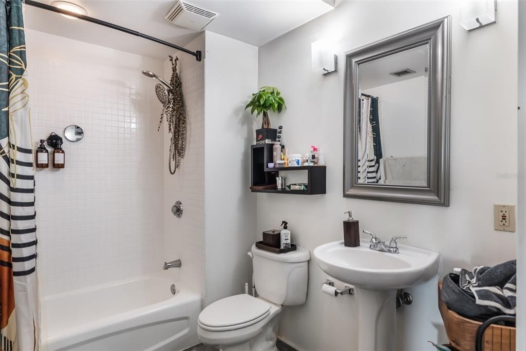 For Sale: $345,000 (2 beds, 2 baths, 1355 Square Feet)