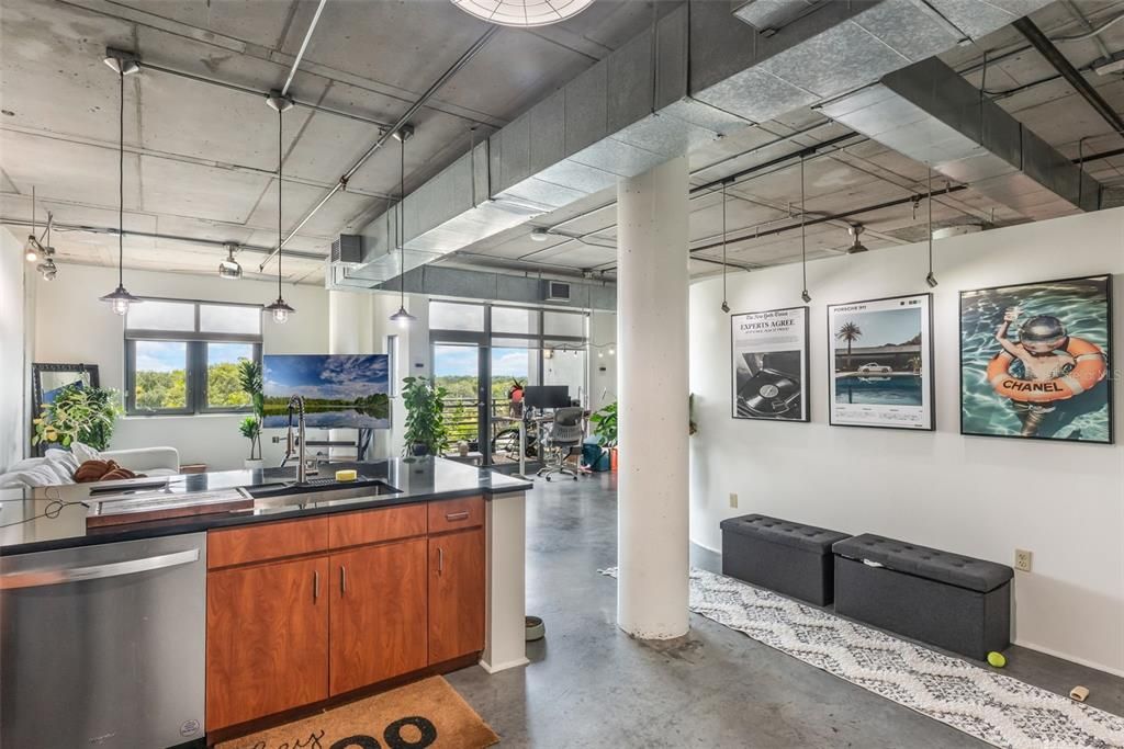 For Sale: $345,000 (2 beds, 2 baths, 1355 Square Feet)