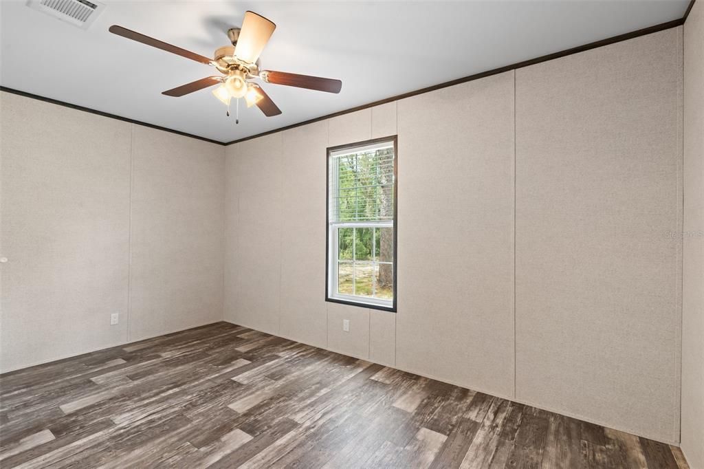 For Sale: $179,930 (3 beds, 2 baths, 1001 Square Feet)