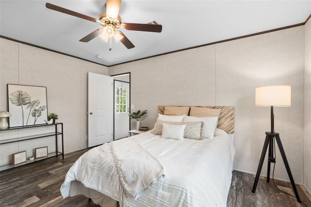 For Sale: $179,930 (3 beds, 2 baths, 1001 Square Feet)