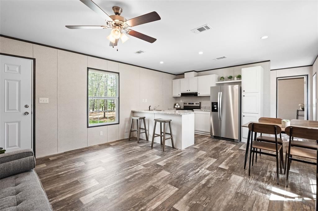 For Sale: $179,930 (3 beds, 2 baths, 1001 Square Feet)