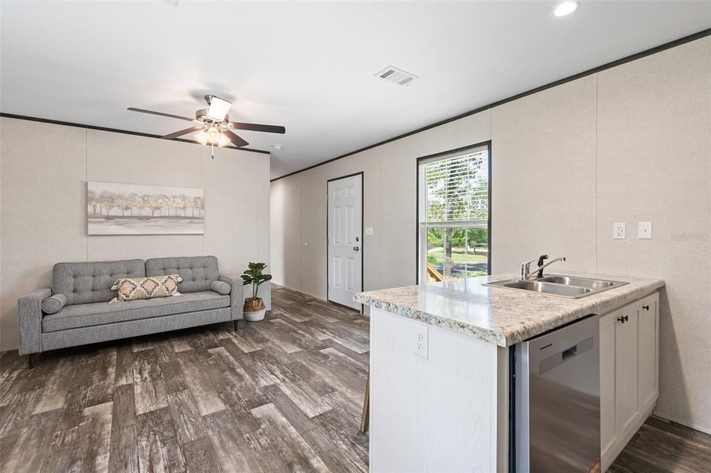 For Sale: $179,930 (3 beds, 2 baths, 1001 Square Feet)