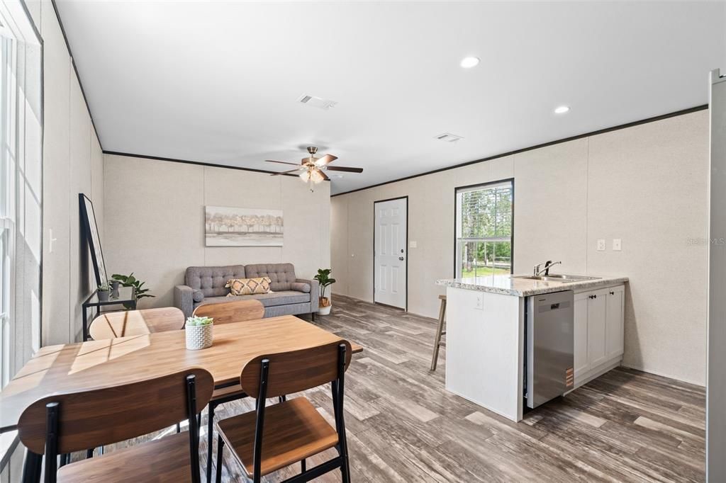 For Sale: $179,930 (3 beds, 2 baths, 1001 Square Feet)