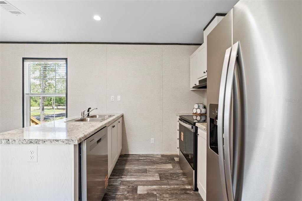 For Sale: $179,930 (3 beds, 2 baths, 1001 Square Feet)