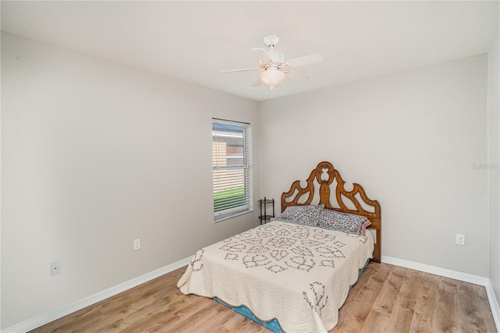 待售: $325,000 (4 贝兹, 2 浴室, 1690 平方英尺)