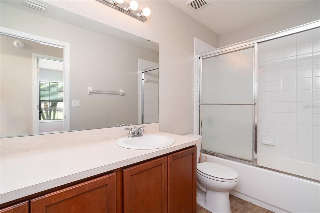 待售: $325,000 (4 贝兹, 2 浴室, 1690 平方英尺)