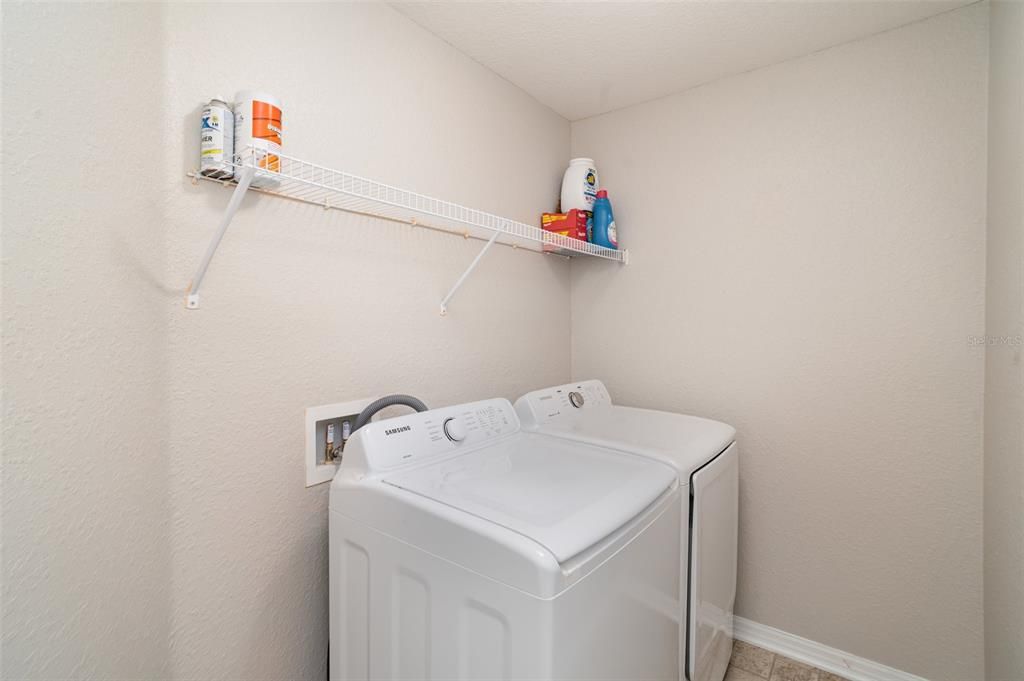 待售: $325,000 (4 贝兹, 2 浴室, 1690 平方英尺)