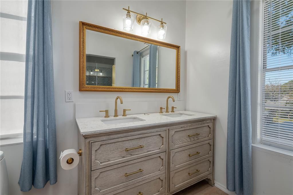 For Sale: $550,000 (4 beds, 1 baths, 2706 Square Feet)