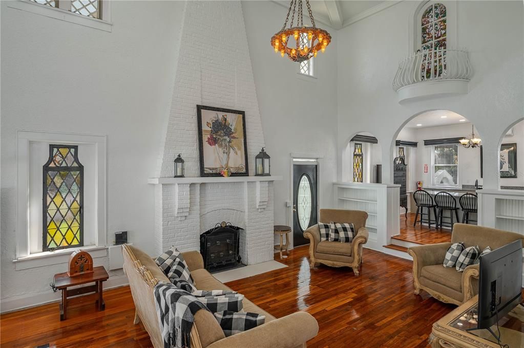 For Sale: $550,000 (4 beds, 1 baths, 2706 Square Feet)