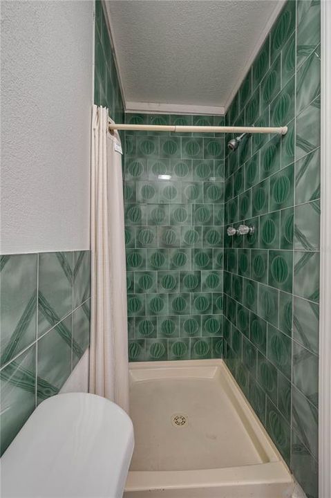 For Sale: $550,000 (4 beds, 1 baths, 2706 Square Feet)