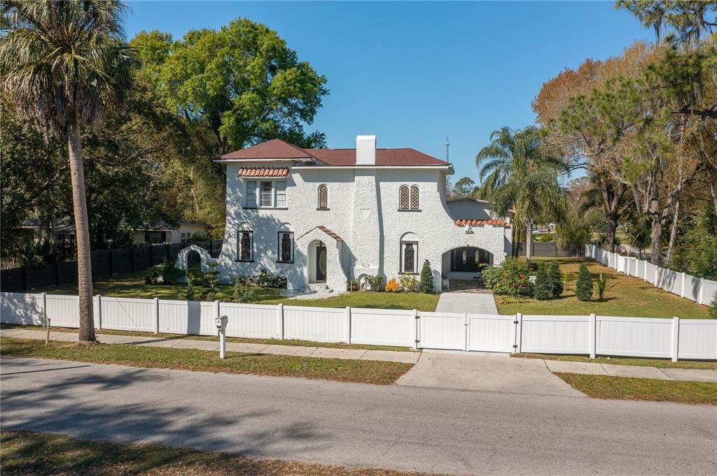 For Sale: $550,000 (4 beds, 1 baths, 2706 Square Feet)