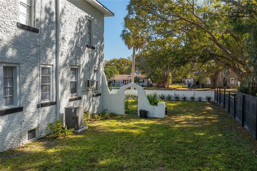 For Sale: $550,000 (4 beds, 1 baths, 2706 Square Feet)