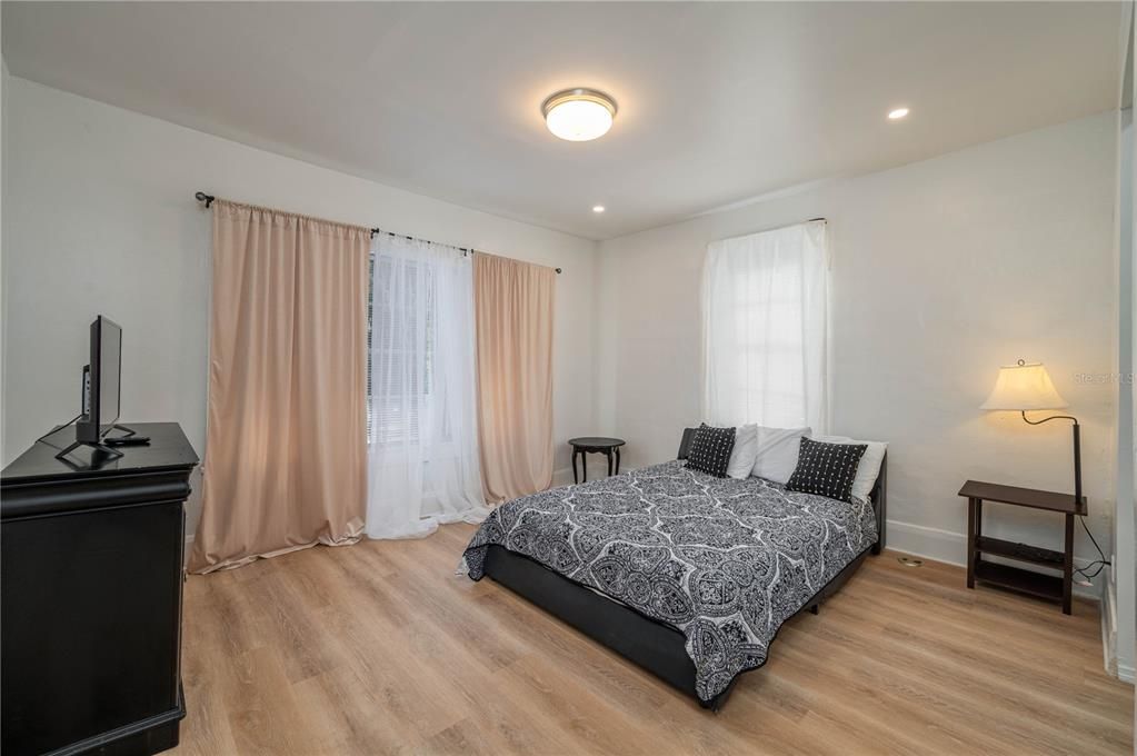 For Sale: $550,000 (4 beds, 1 baths, 2706 Square Feet)