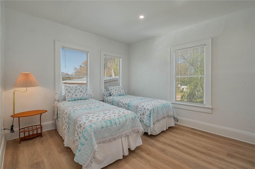 For Sale: $550,000 (4 beds, 1 baths, 2706 Square Feet)