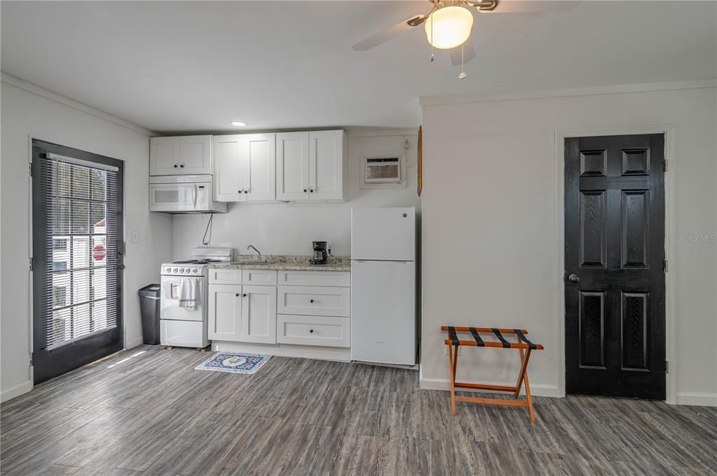 For Sale: $550,000 (4 beds, 1 baths, 2706 Square Feet)