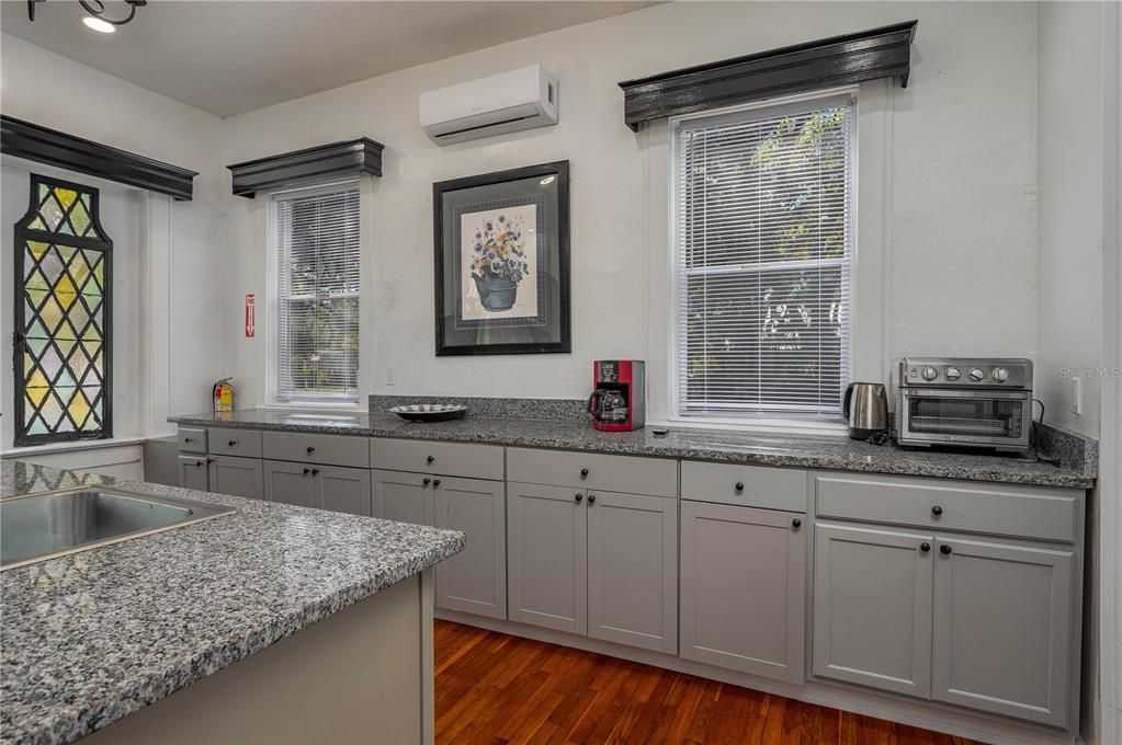 For Sale: $550,000 (4 beds, 1 baths, 2706 Square Feet)