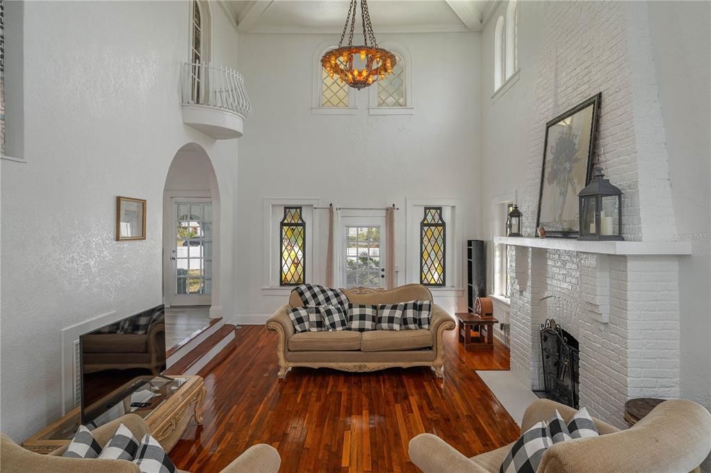 For Sale: $550,000 (4 beds, 1 baths, 2706 Square Feet)