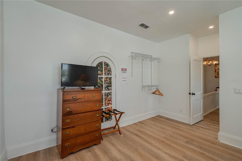 For Sale: $550,000 (4 beds, 1 baths, 2706 Square Feet)