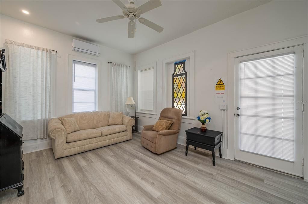 For Sale: $550,000 (4 beds, 1 baths, 2706 Square Feet)