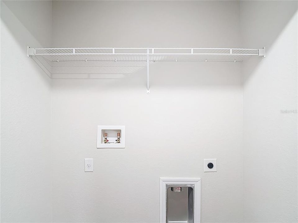 Activo con contrato: $301,900 (4 camas, 2 baños, 1613 Pies cuadrados)