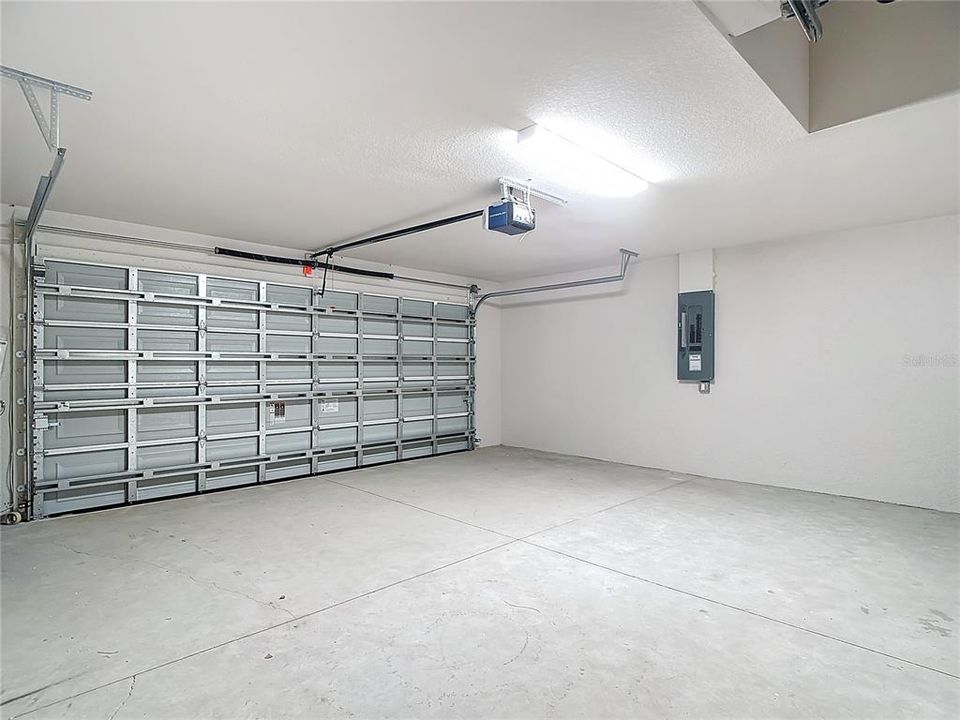 Activo con contrato: $301,900 (4 camas, 2 baños, 1613 Pies cuadrados)