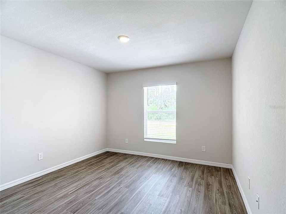 Activo con contrato: $301,900 (4 camas, 2 baños, 1613 Pies cuadrados)