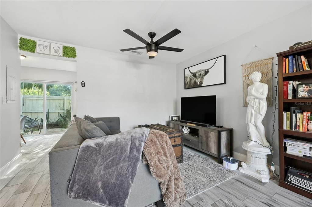 Active With Contract: $210,000 (2 beds, 2 baths, 1031 Square Feet)