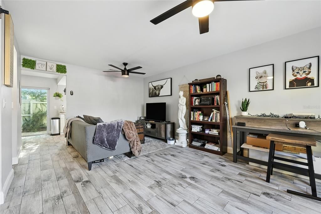 Active With Contract: $210,000 (2 beds, 2 baths, 1031 Square Feet)