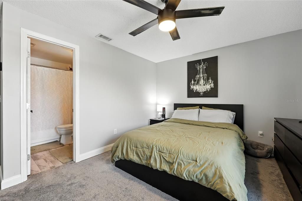 Active With Contract: $210,000 (2 beds, 2 baths, 1031 Square Feet)