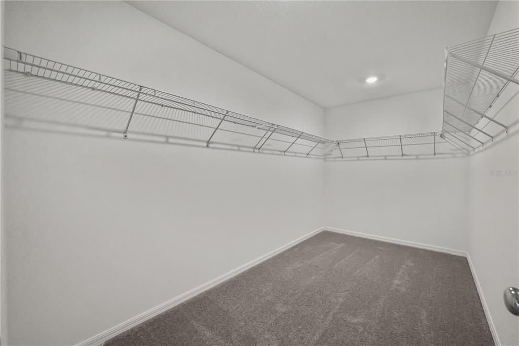 出租: $2,500 (5 贝兹, 3 浴室, 2451 平方英尺)