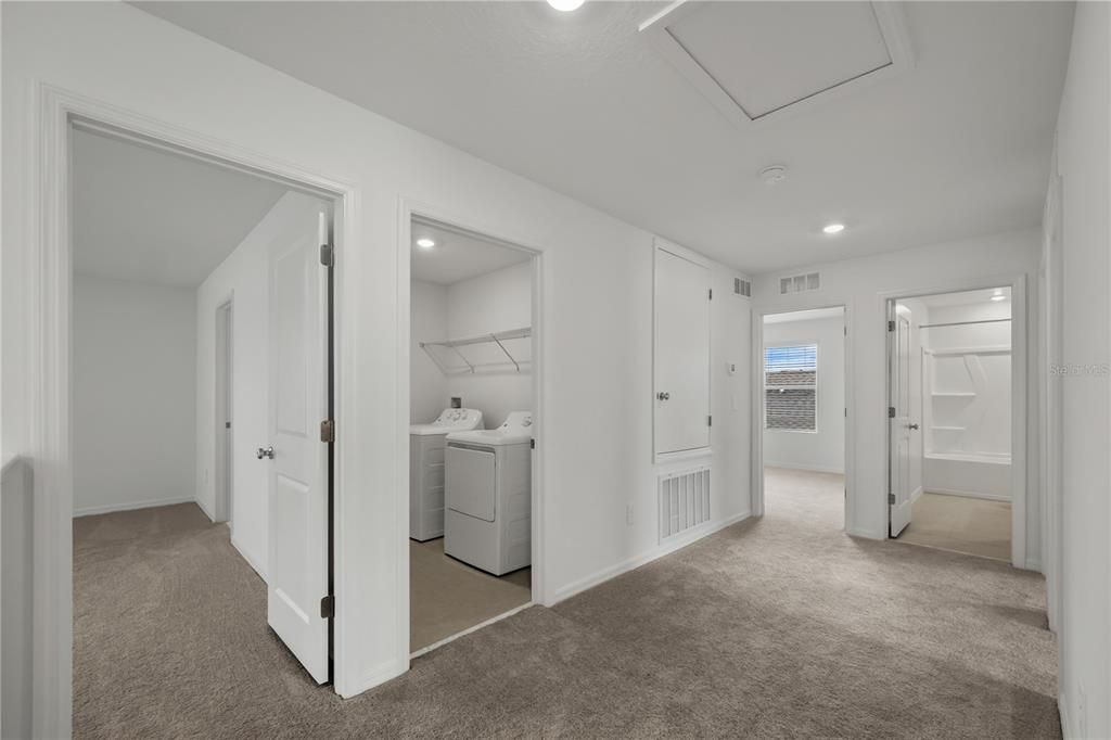 出租: $2,500 (5 贝兹, 3 浴室, 2451 平方英尺)