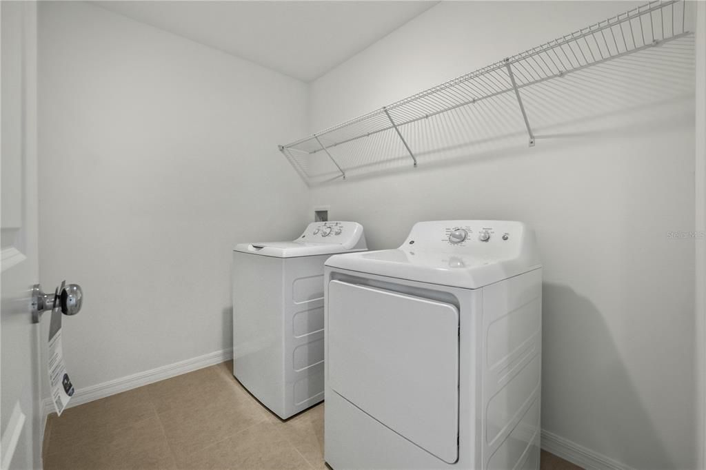 出租: $2,500 (5 贝兹, 3 浴室, 2451 平方英尺)