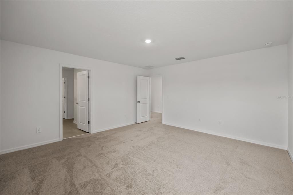 出租: $2,500 (5 贝兹, 3 浴室, 2451 平方英尺)