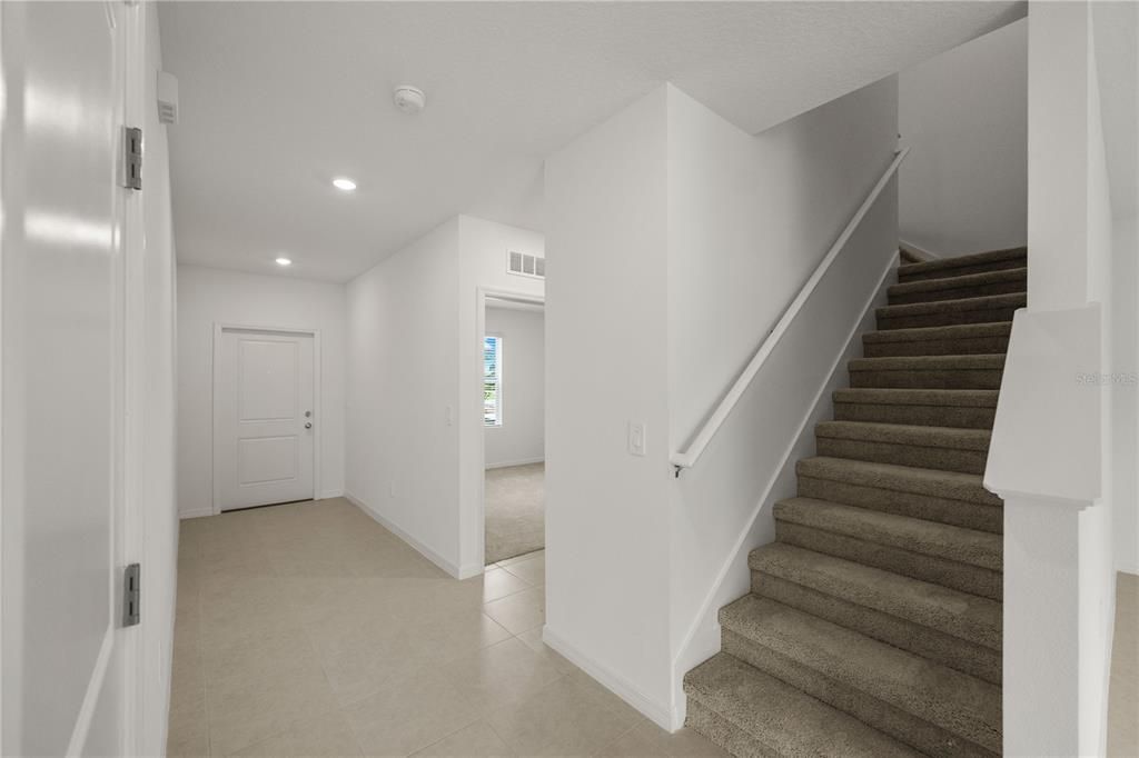 出租: $2,500 (5 贝兹, 3 浴室, 2451 平方英尺)