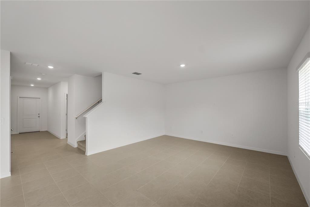 出租: $2,500 (5 贝兹, 3 浴室, 2451 平方英尺)