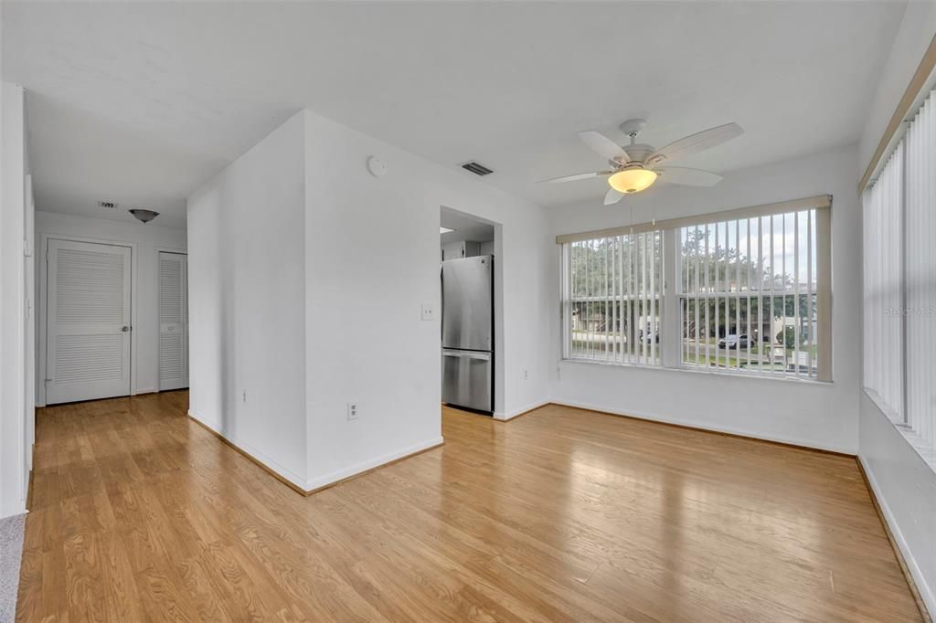 For Sale: $115,000 (1 beds, 1 baths, 872 Square Feet)