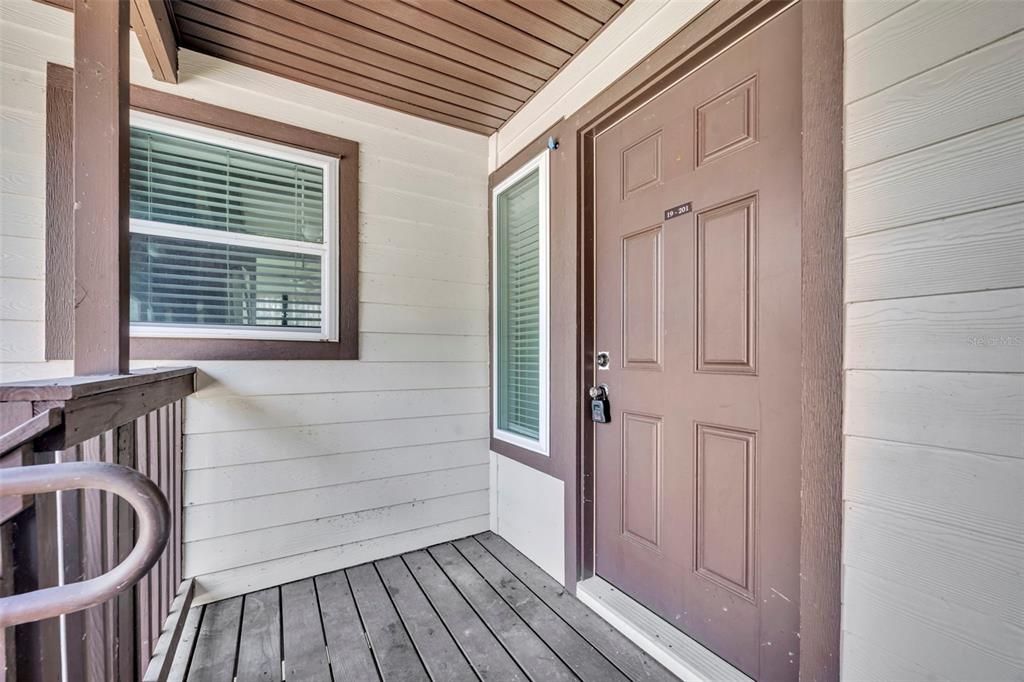 For Sale: $115,000 (1 beds, 1 baths, 872 Square Feet)