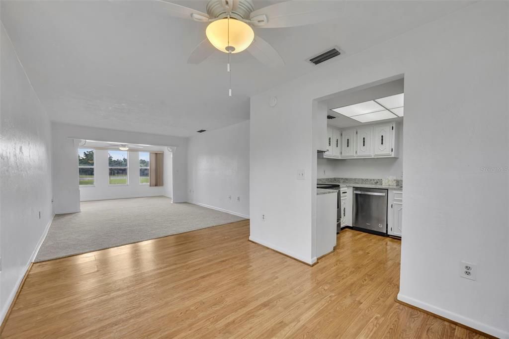 For Sale: $115,000 (1 beds, 1 baths, 872 Square Feet)