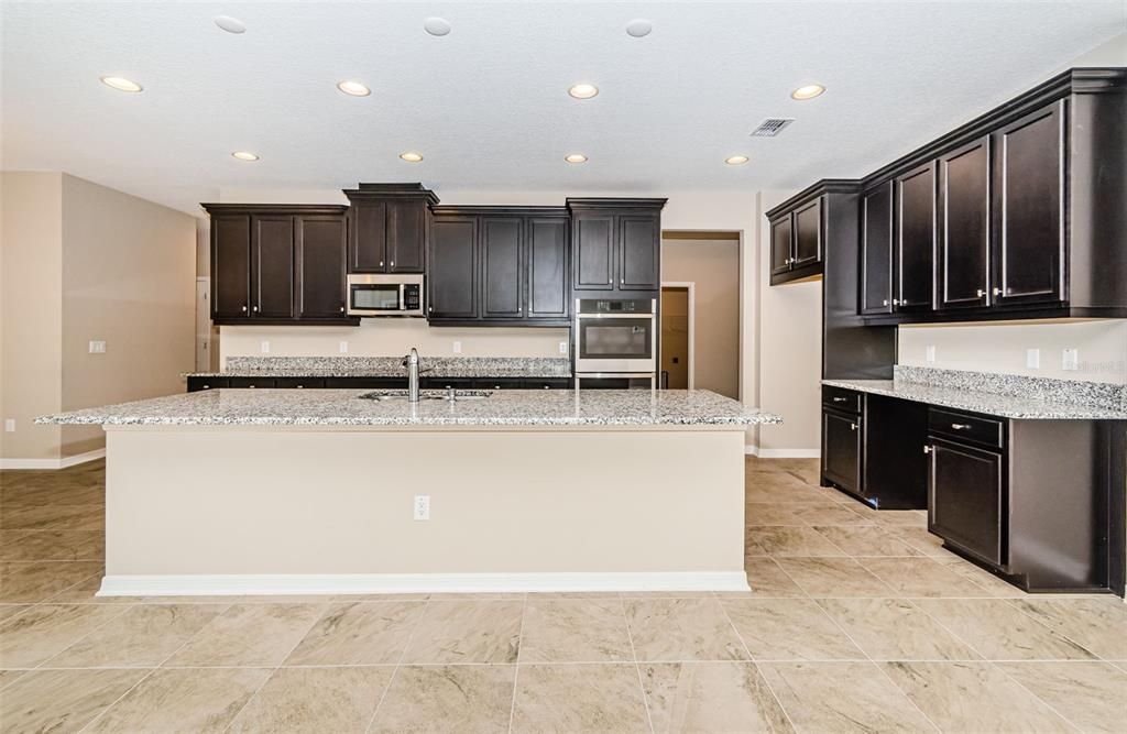 En Venta: $899,999 (5 camas, 4 baños, 3984 Pies cuadrados)