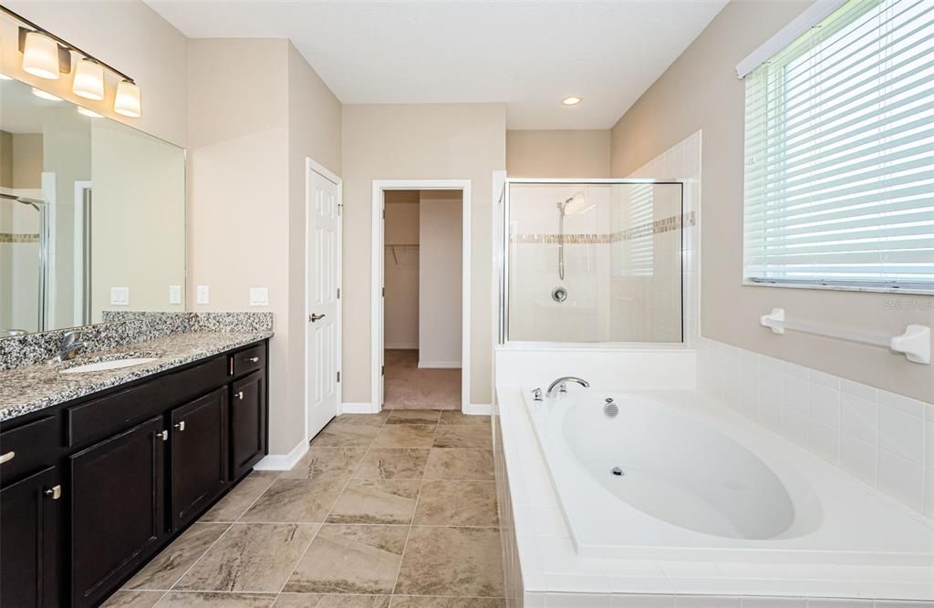 En Venta: $899,999 (5 camas, 4 baños, 3984 Pies cuadrados)