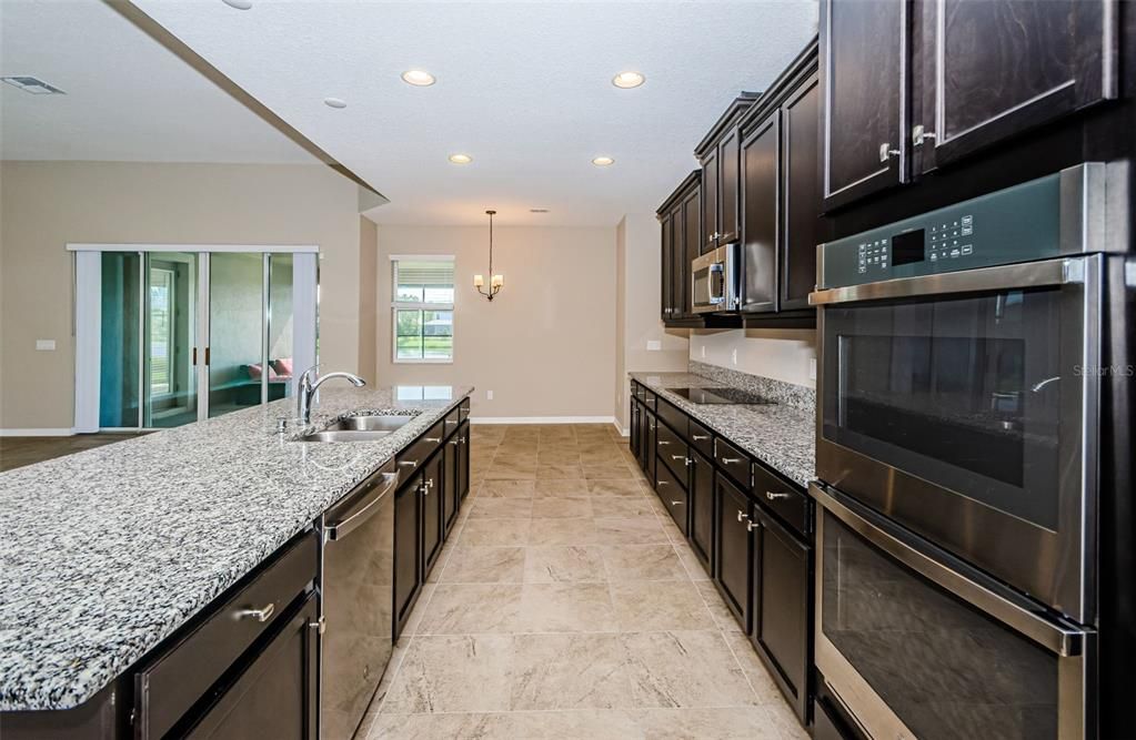 En Venta: $899,999 (5 camas, 4 baños, 3984 Pies cuadrados)