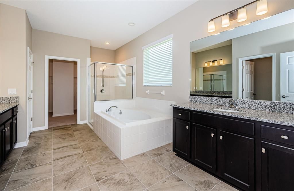 En Venta: $899,999 (5 camas, 4 baños, 3984 Pies cuadrados)