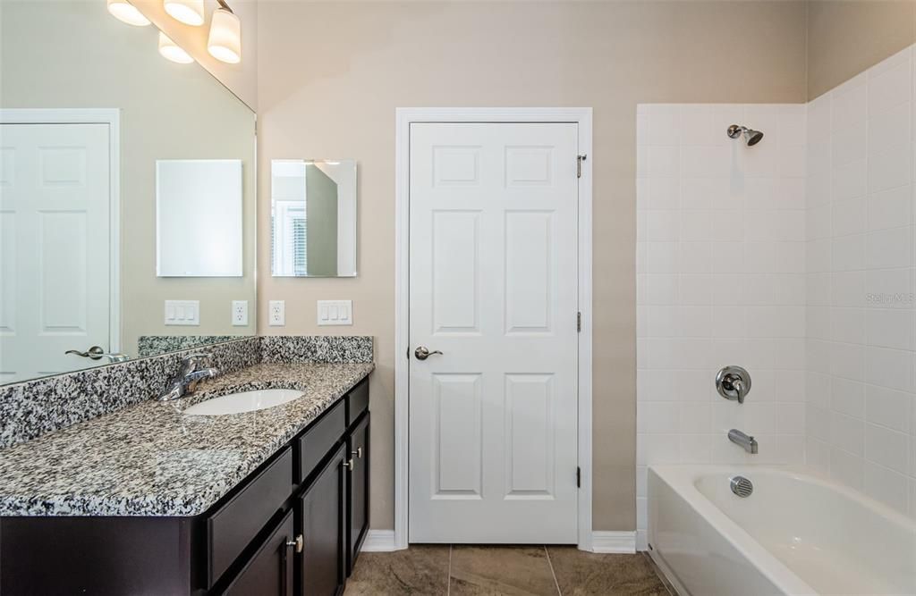 En Venta: $899,999 (5 camas, 4 baños, 3984 Pies cuadrados)