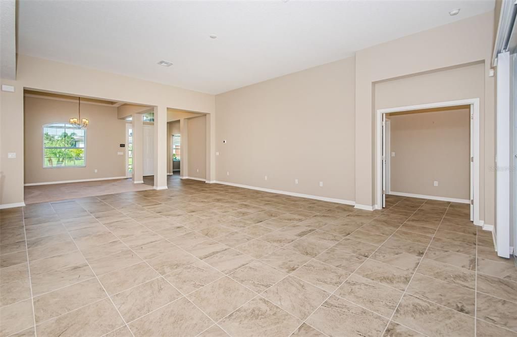 En Venta: $899,999 (5 camas, 4 baños, 3984 Pies cuadrados)