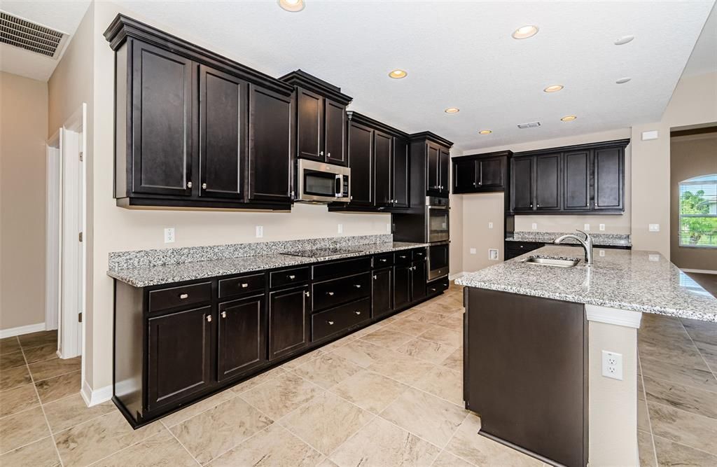 En Venta: $899,999 (5 camas, 4 baños, 3984 Pies cuadrados)