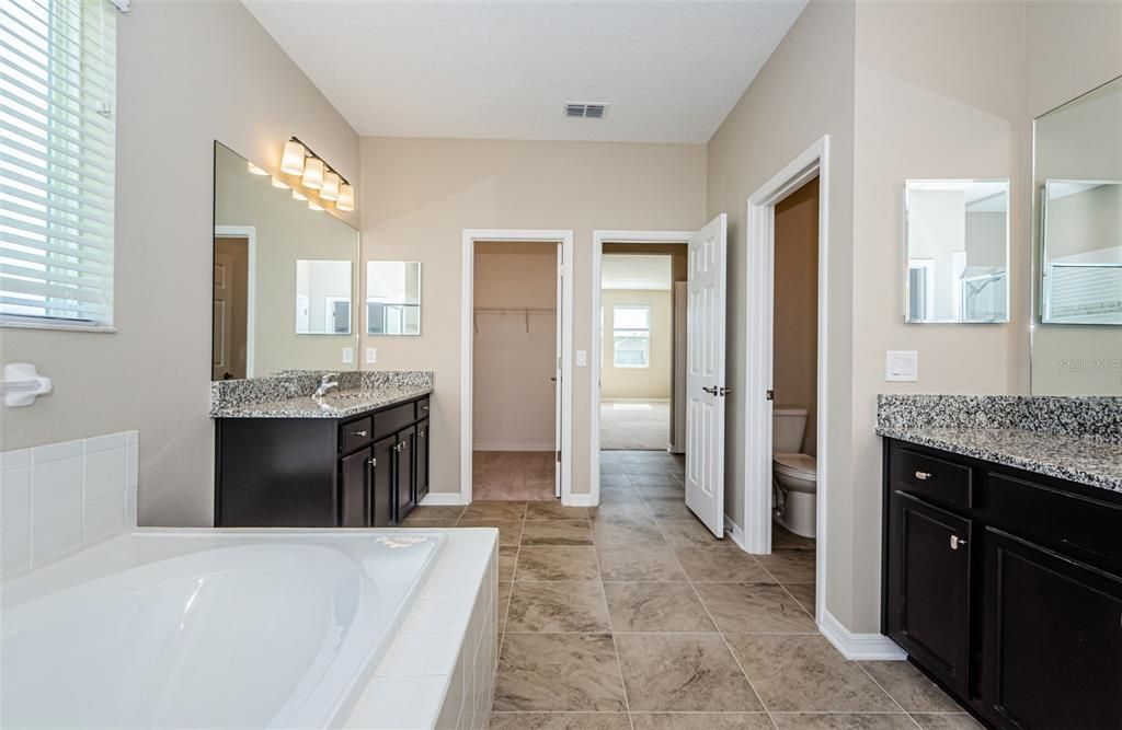 En Venta: $899,999 (5 camas, 4 baños, 3984 Pies cuadrados)