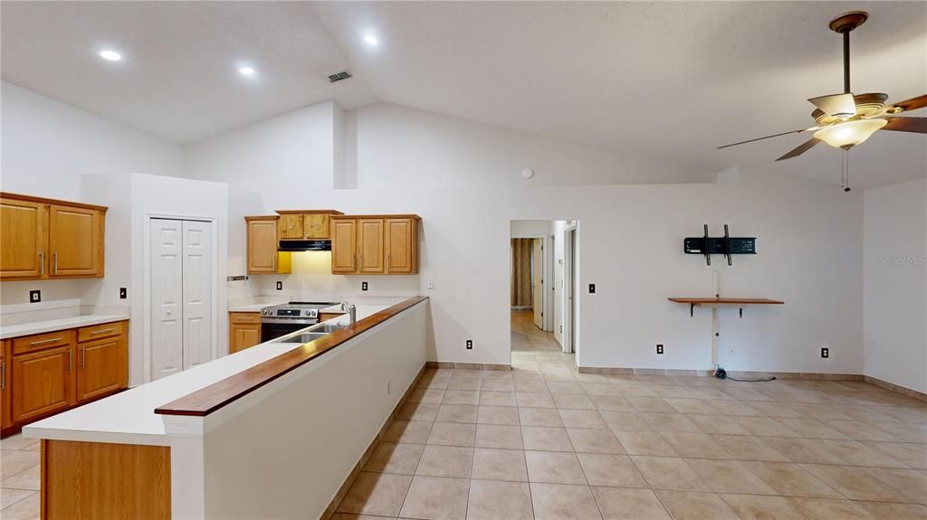 For Sale: $375,000 (3 beds, 2 baths, 1822 Square Feet)