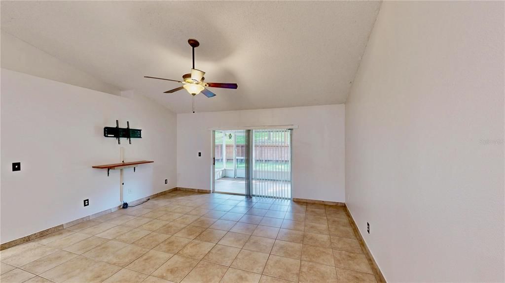 For Sale: $375,000 (3 beds, 2 baths, 1822 Square Feet)